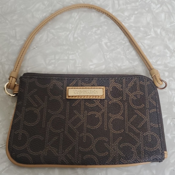 CALVIN KLEIN Signature Brown Wristlet - Picture 4 of 5